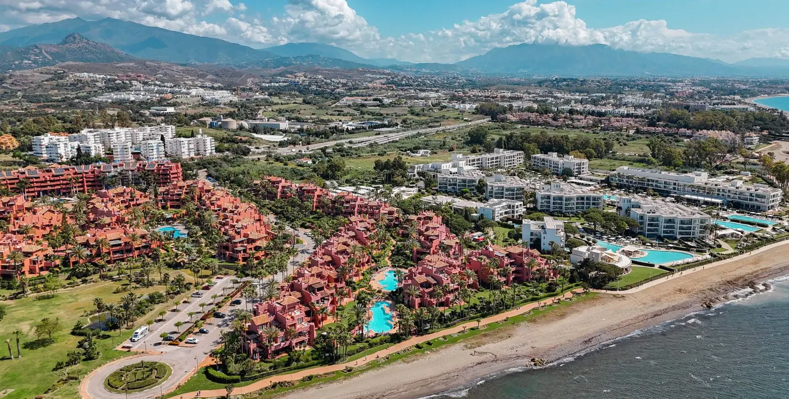 Sale of penthouse duplex in Estepona 1