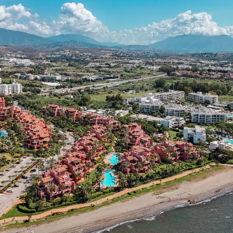 Продажа двухуровневого пентхауса в Estepona