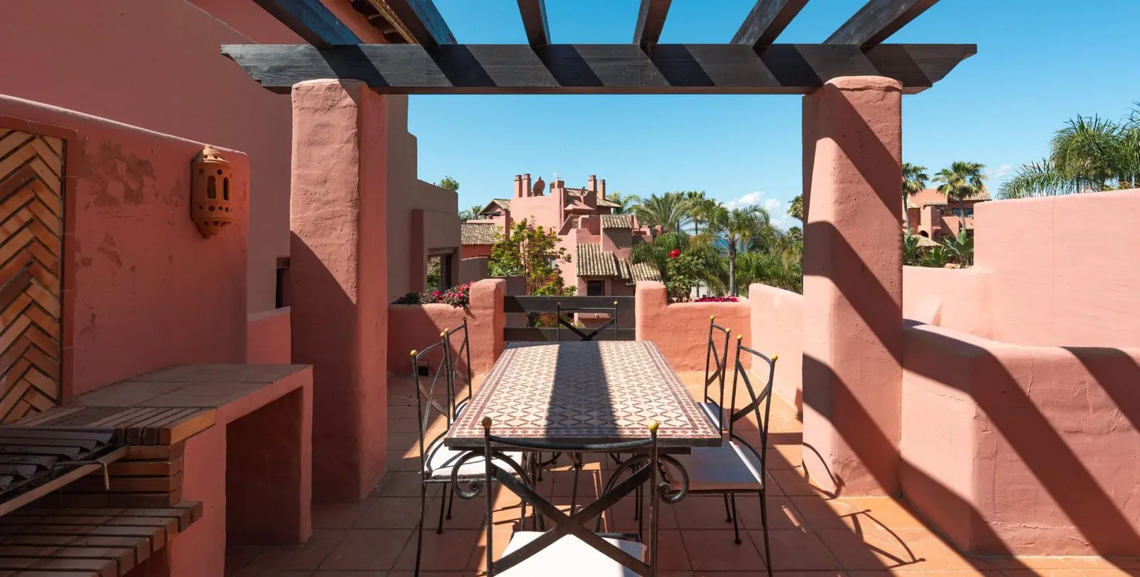 Sale of penthouse duplex in Estepona 2