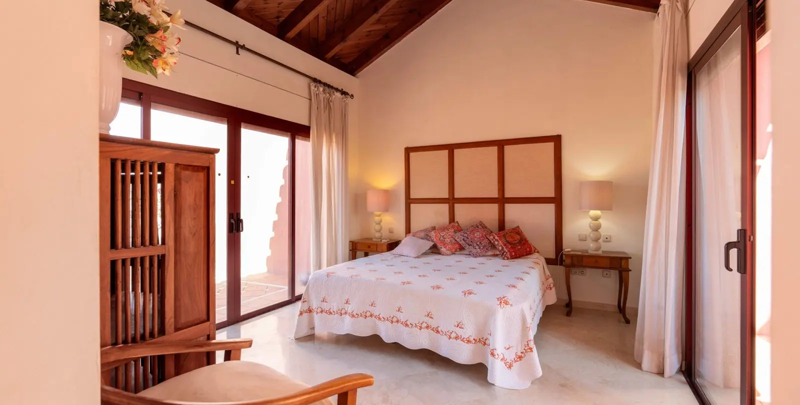 Sale of penthouse duplex in Estepona 3