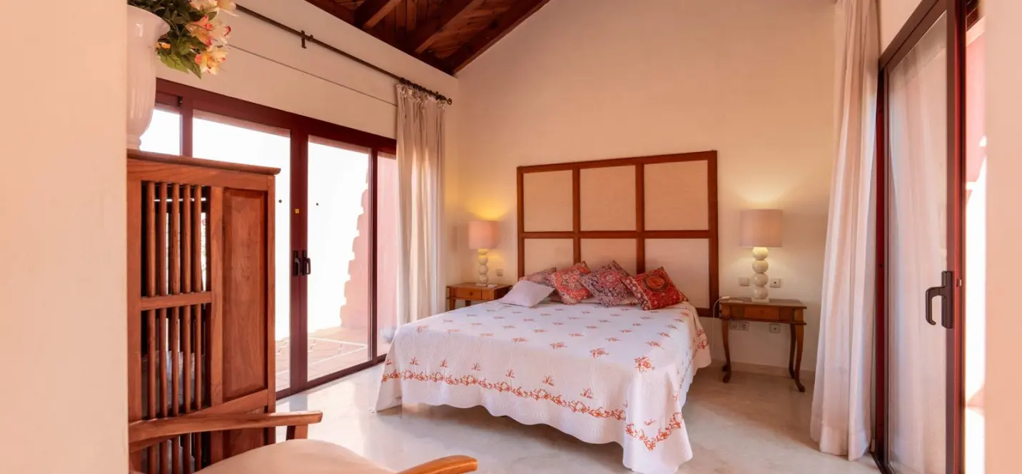 Продажа двухуровневого пентхауса в Estepona 2