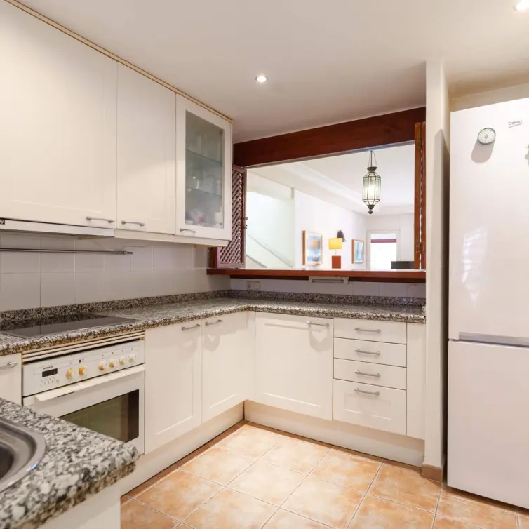 Продажа двухуровневого пентхауса в Estepona