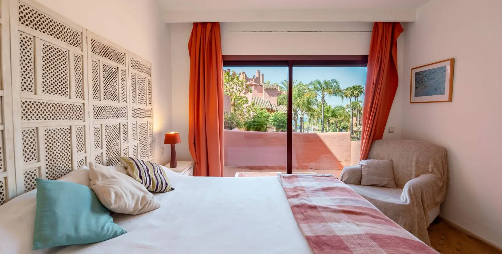 Sale of penthouse duplex in Estepona 9