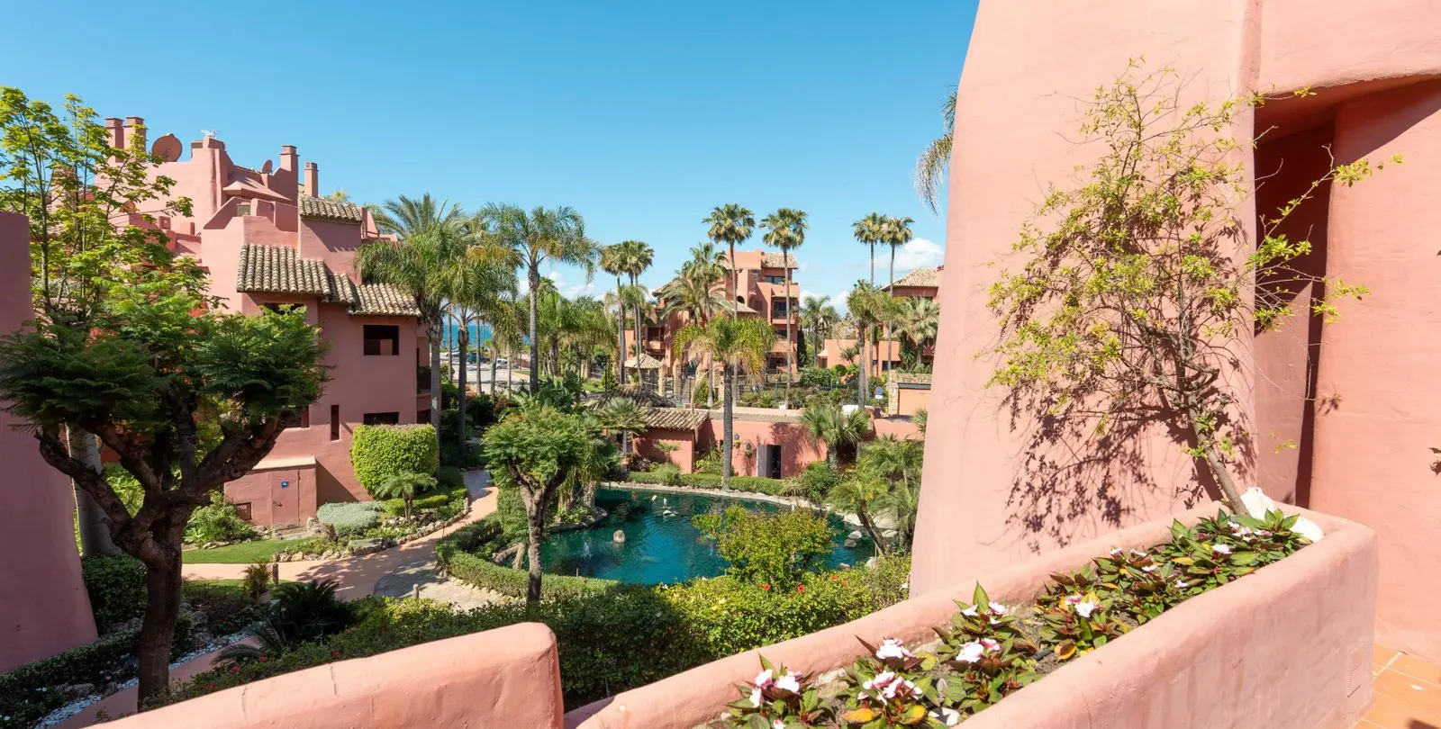 Sale of penthouse duplex in Estepona 14