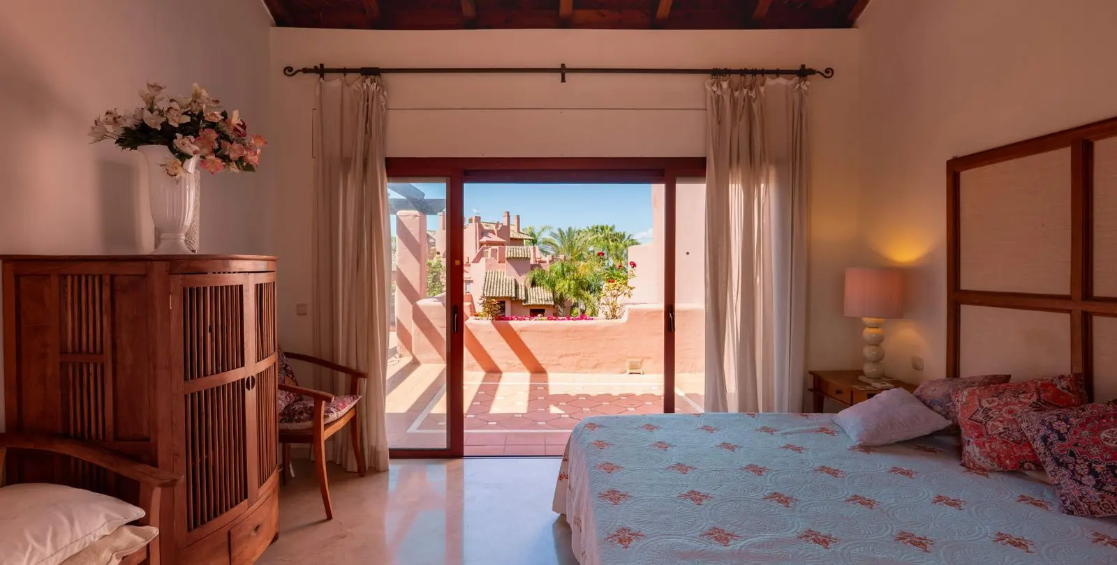 Sale of penthouse duplex in Estepona 15