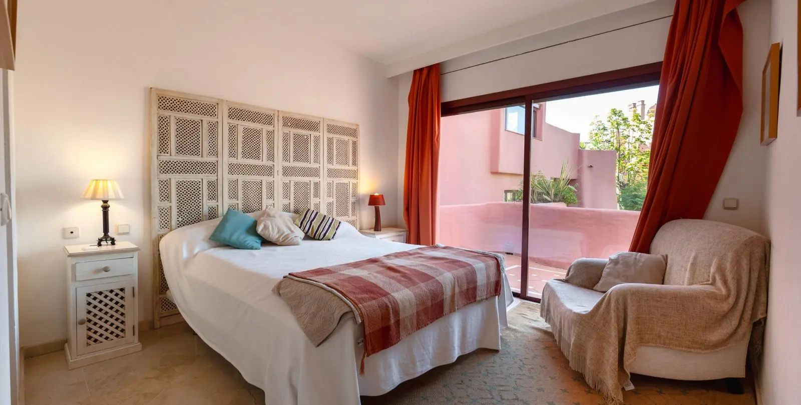 Sale of penthouse duplex in Estepona 17