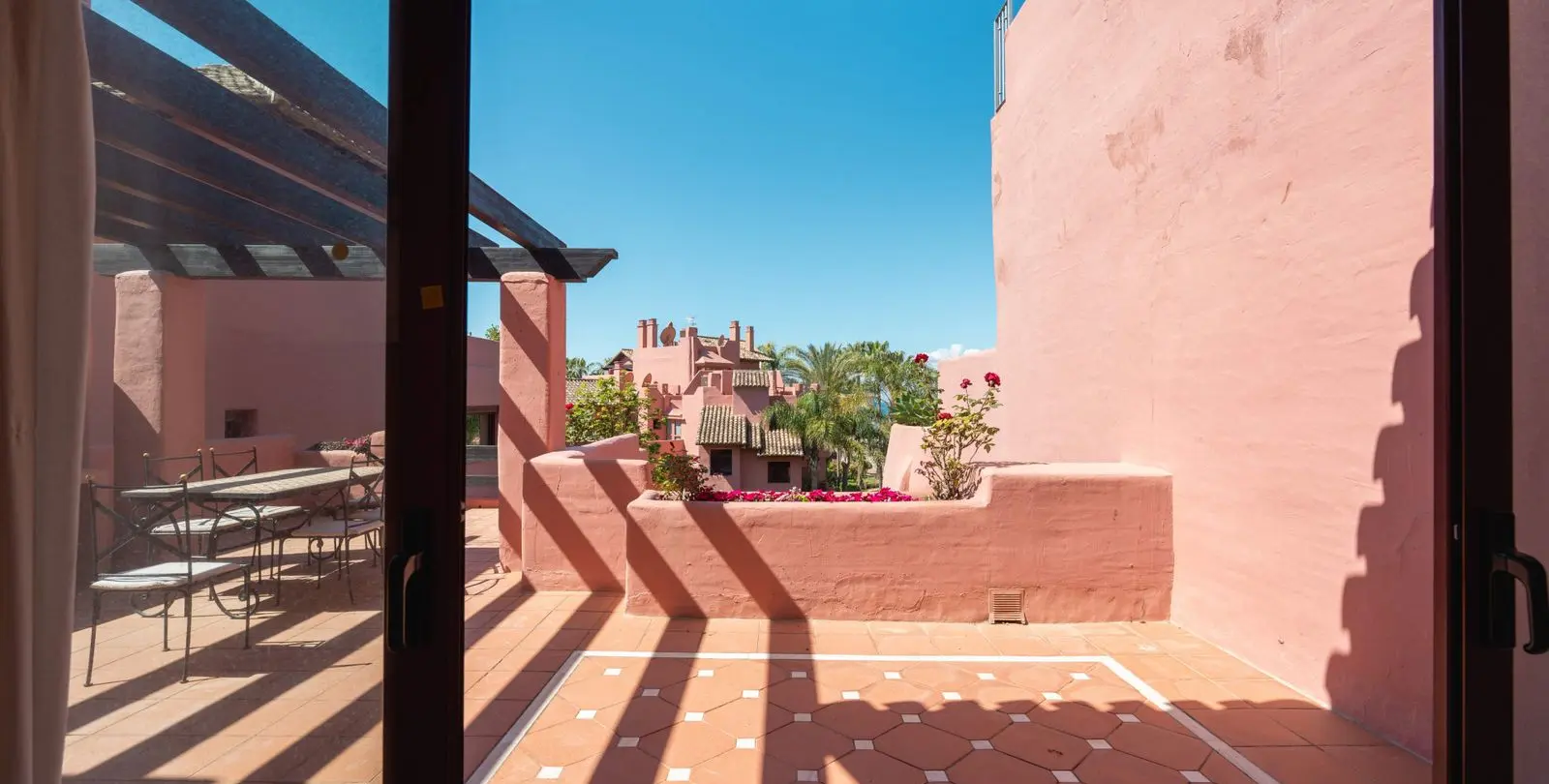 Sale of penthouse duplex in Estepona 21