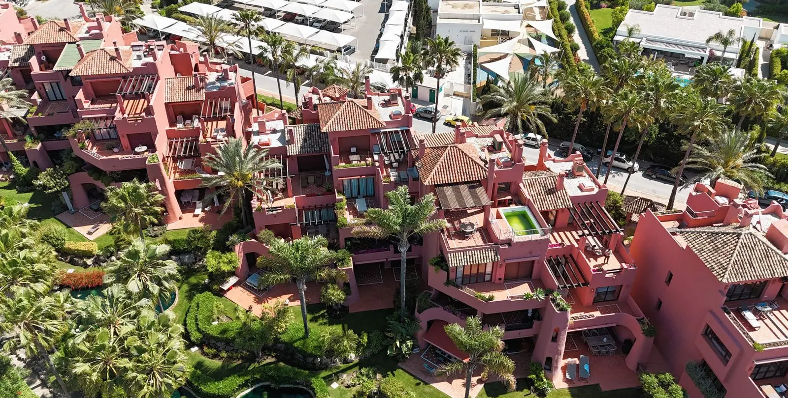 Sale of penthouse duplex in Estepona 24