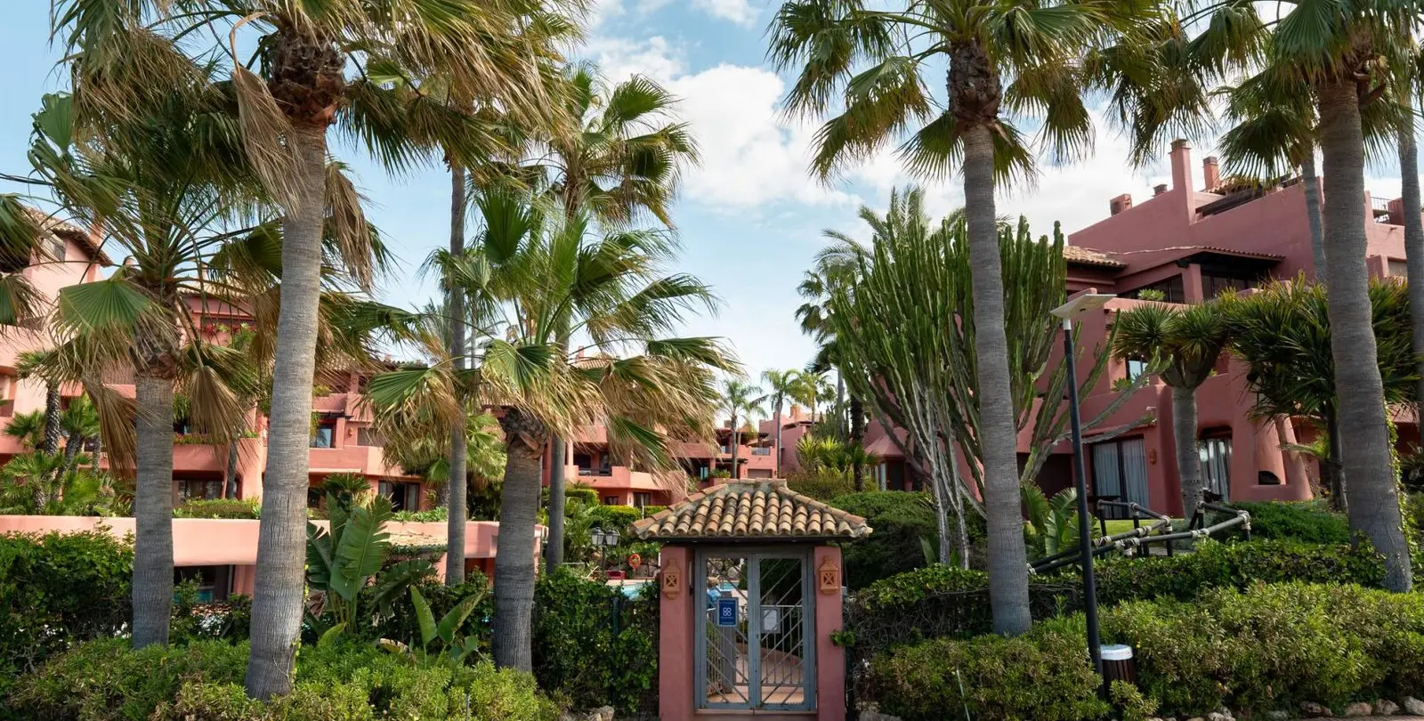 Sale of penthouse duplex in Estepona 25