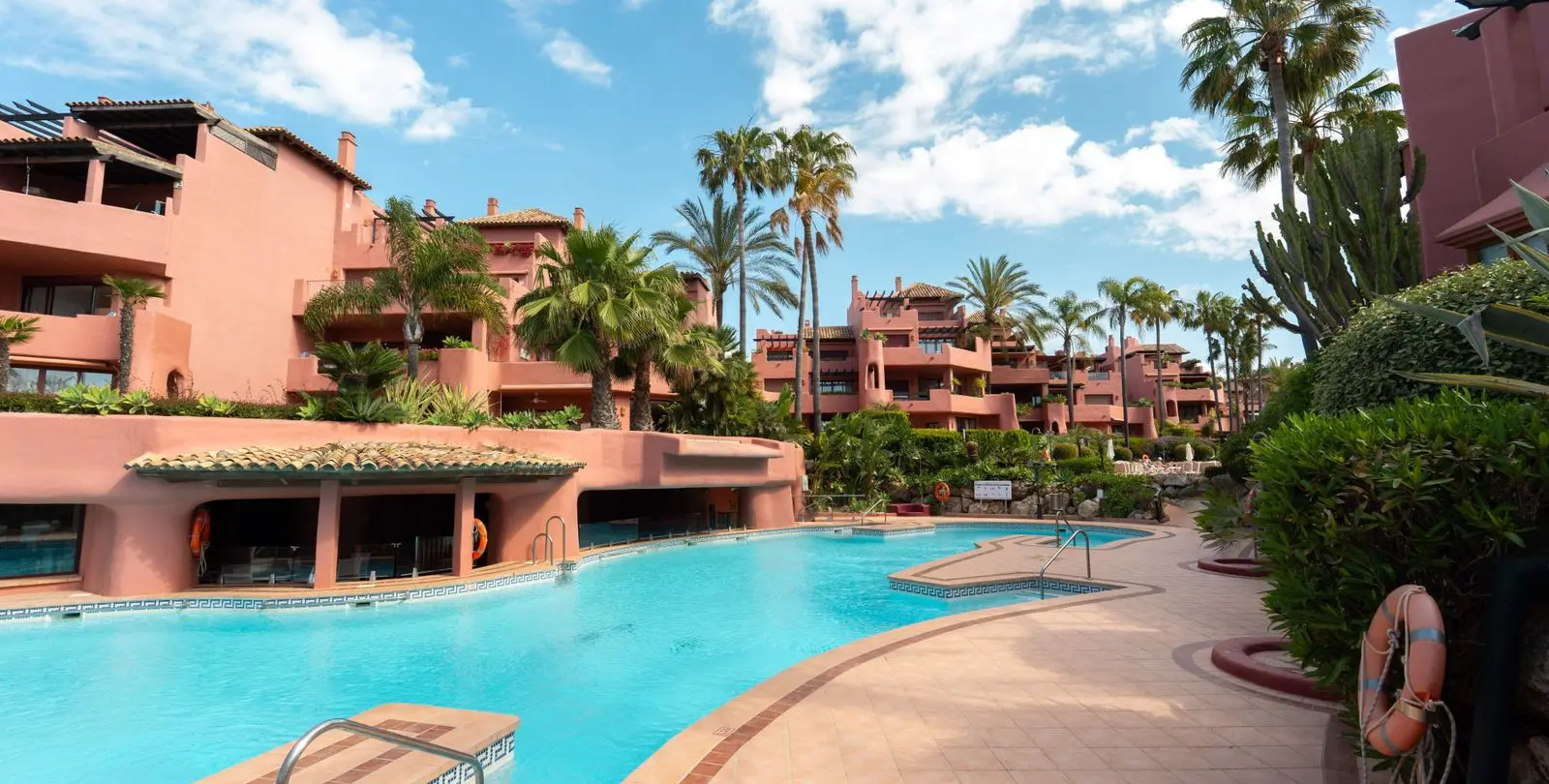Sale of penthouse duplex in Estepona 26