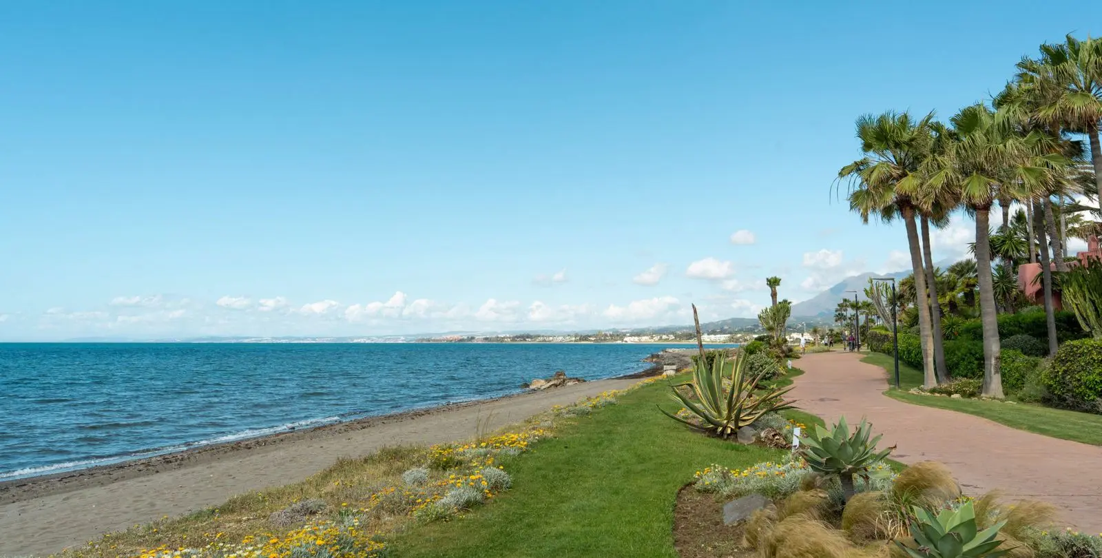 Sale of penthouse duplex in Estepona 29