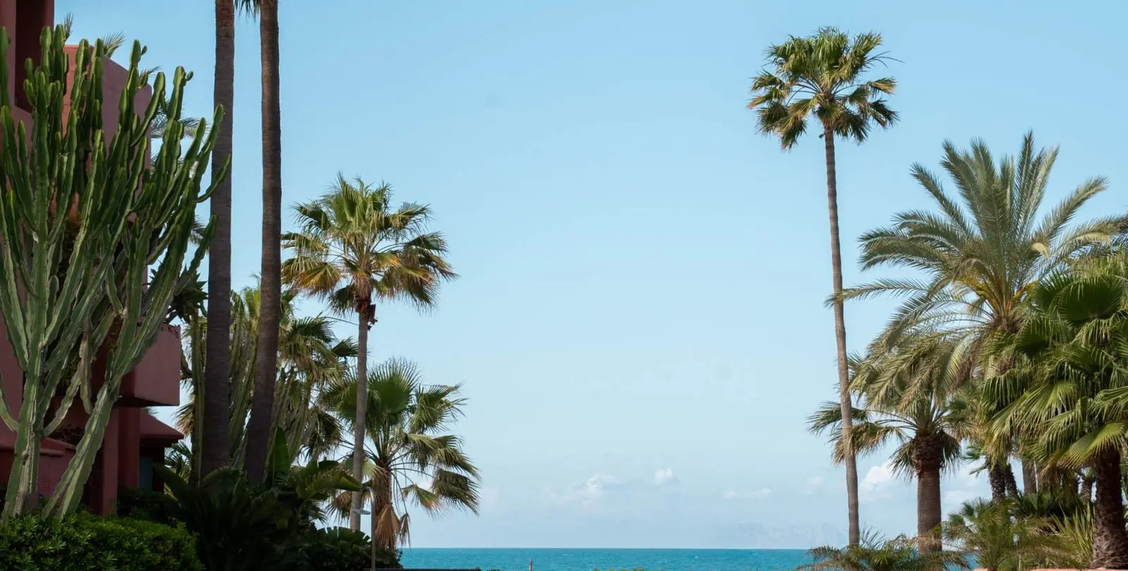 Sale of penthouse duplex in Estepona 32