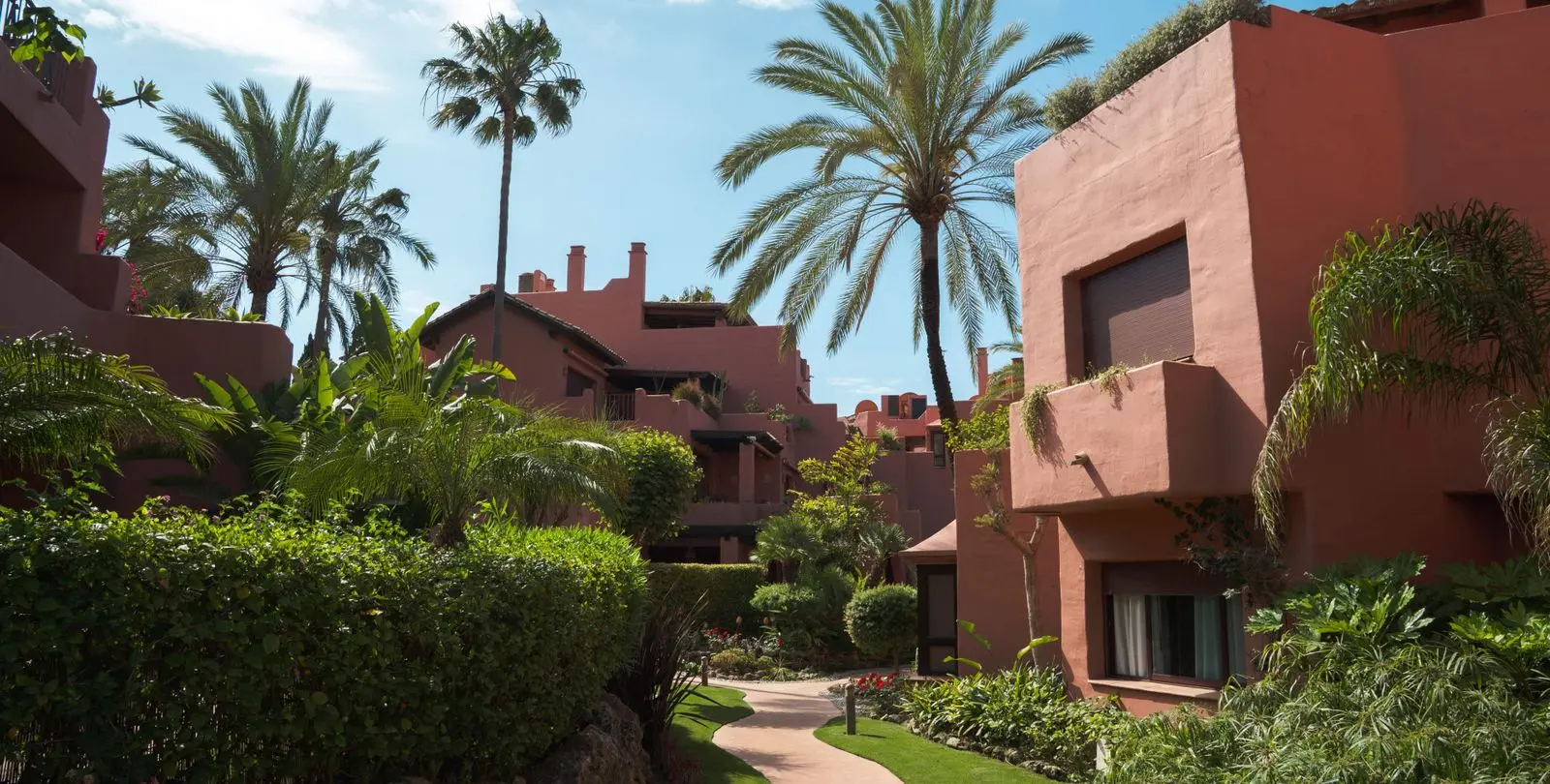 Sale of penthouse duplex in Estepona 34