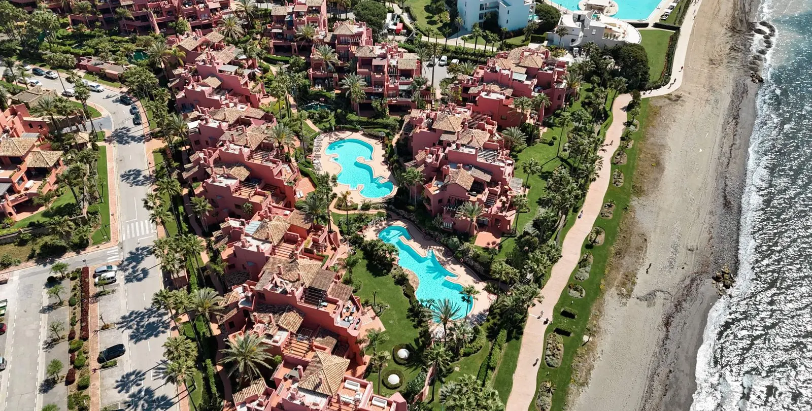 Sale of penthouse duplex in Estepona 35