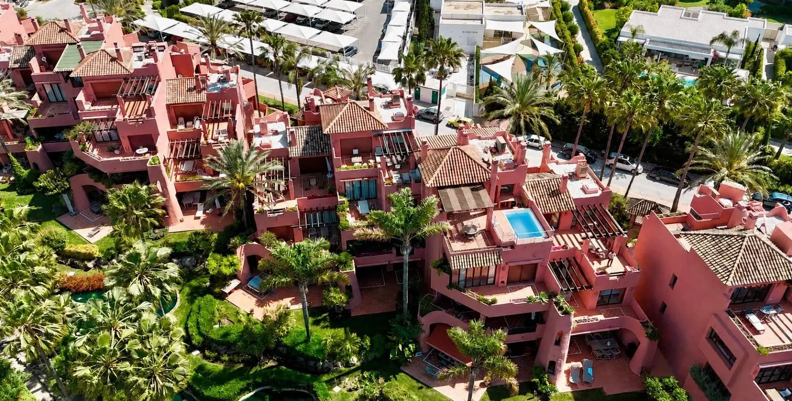 Sale of penthouse duplex in Estepona 38