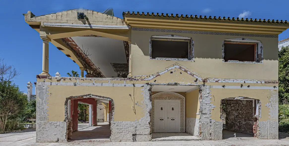 Sale of detached villa in Nagüeles 5