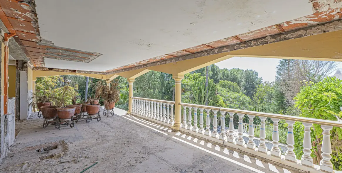 Sale of detached villa in Nagüeles 8