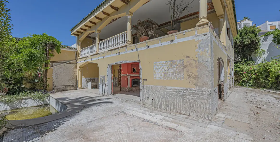 Sale of detached villa in Nagüeles 9