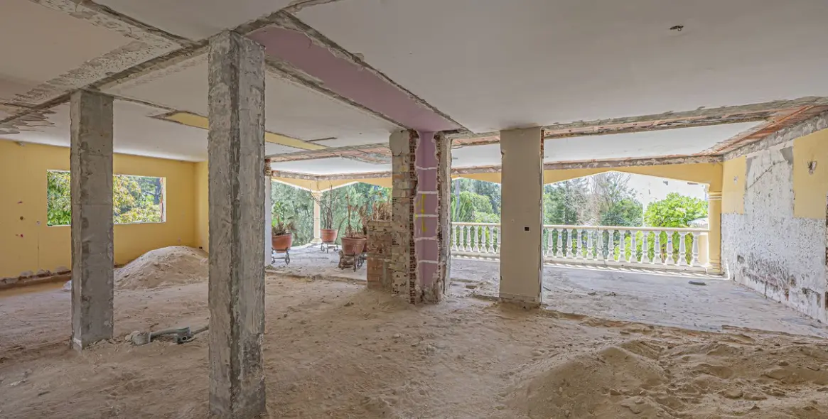 Sale of detached villa in Nagüeles 21