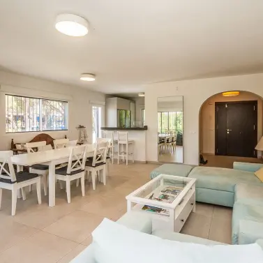 Venta de villa independiente en Elviria