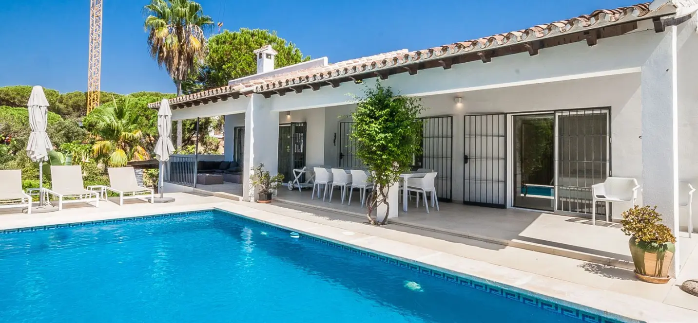 Venta de villa independiente en Elviria 0