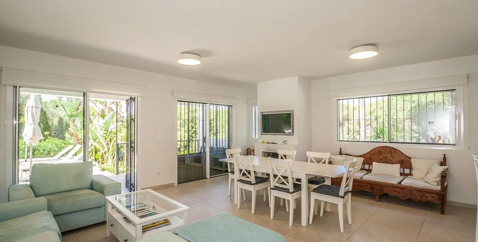 Sale of detached villa in Elviria 14