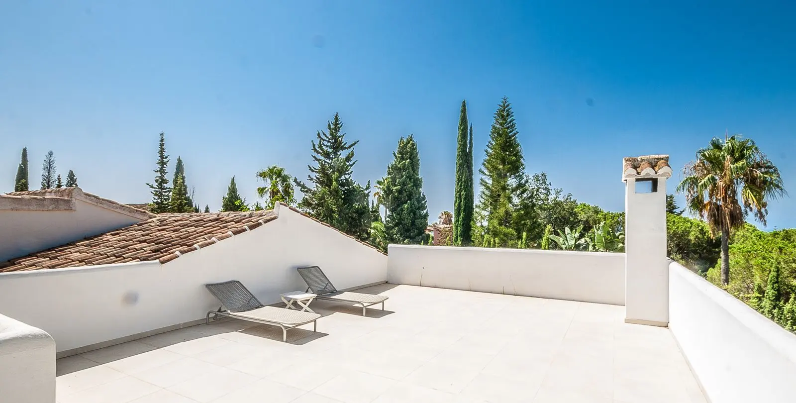 Sale of detached villa in Elviria 19