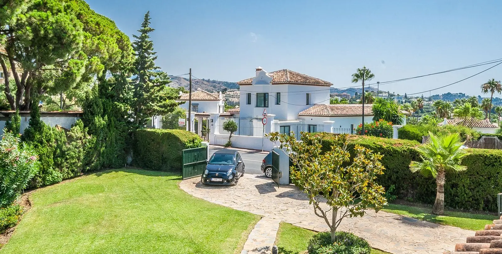 Sale of detached villa in Elviria 21