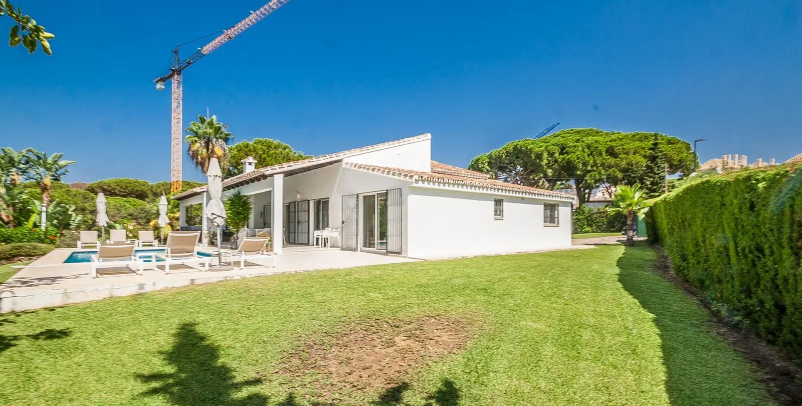 Sale of detached villa in Elviria 22