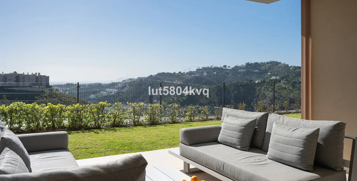 Venta de apartamento en planta baja en Benahavís 2