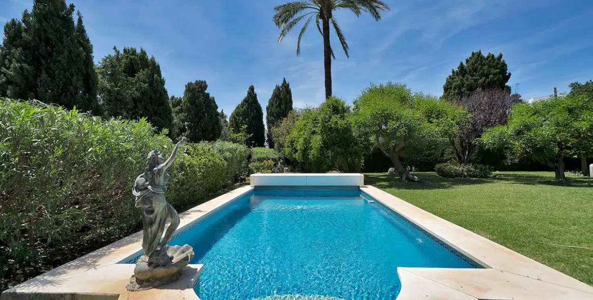 Venta de villa independiente en El Paraiso 1