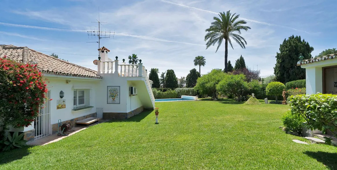 Venta de villa independiente en El Paraiso 2