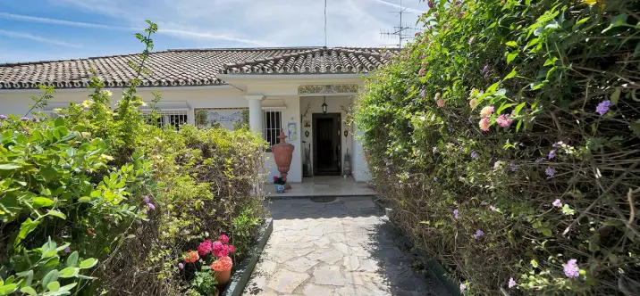 Venta de villa independiente en El Paraiso 2