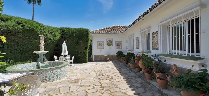 Venta de villa independiente en El Paraiso 3