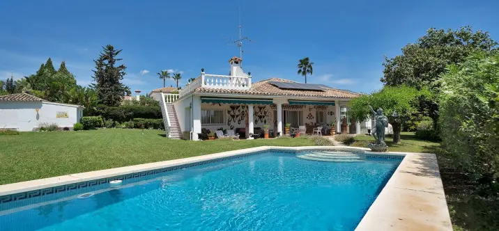 Venta de villa independiente en El Paraiso 4