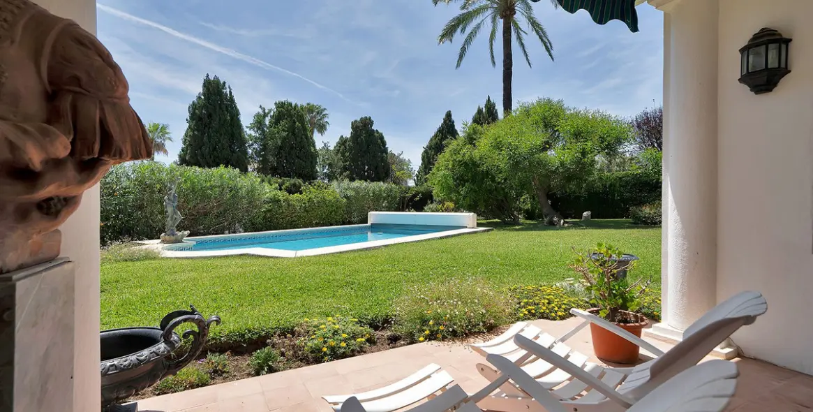Venta de villa independiente en El Paraiso 6