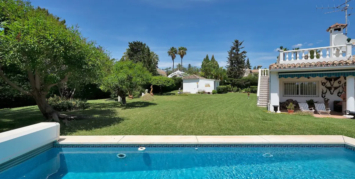 Venta de villa independiente en El Paraiso 7