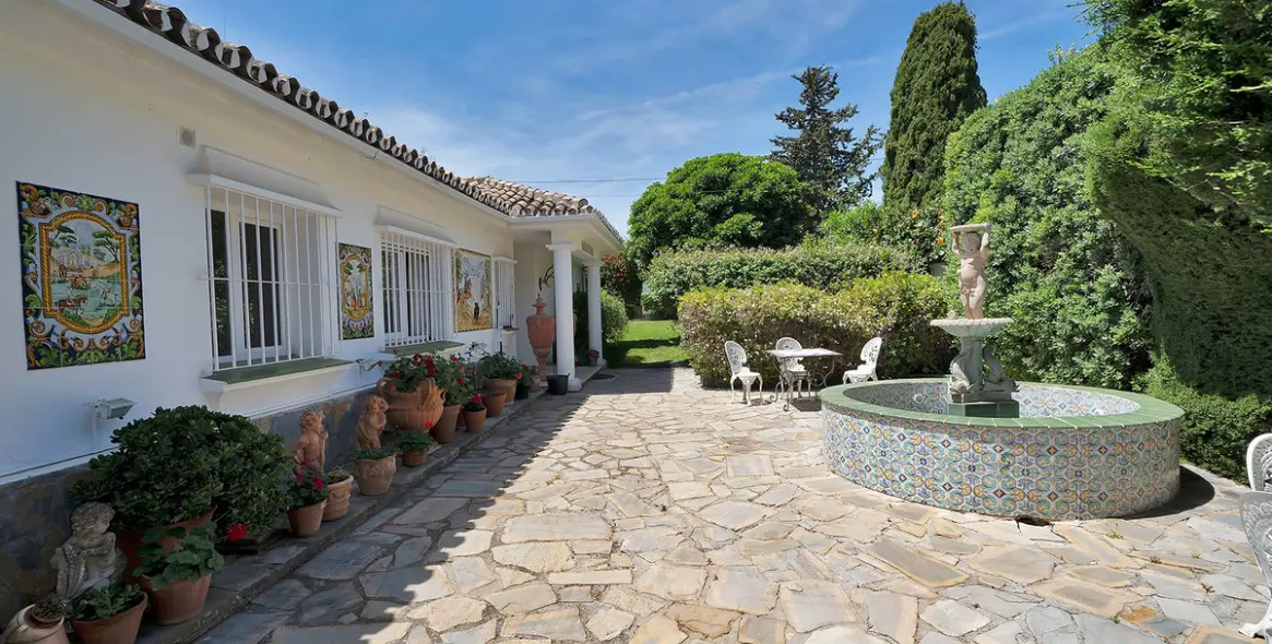 Venta de villa independiente en El Paraiso 9