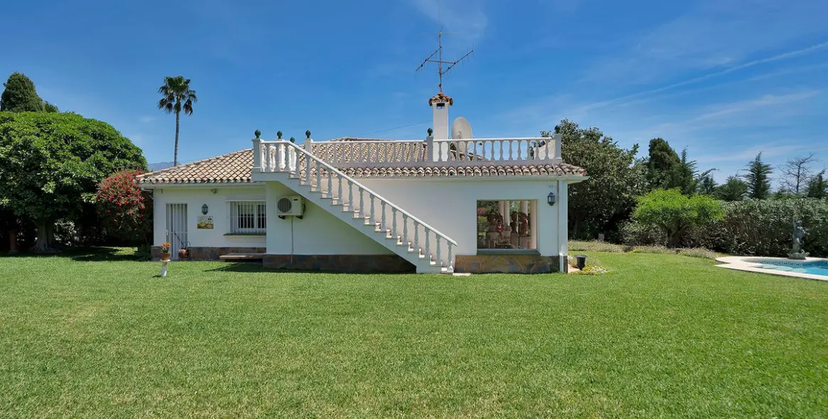 Venta de villa independiente en El Paraiso 11