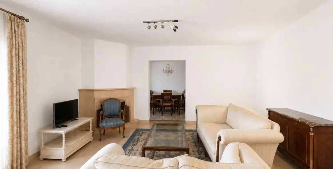 Venta de villa independiente en El Paraiso 15