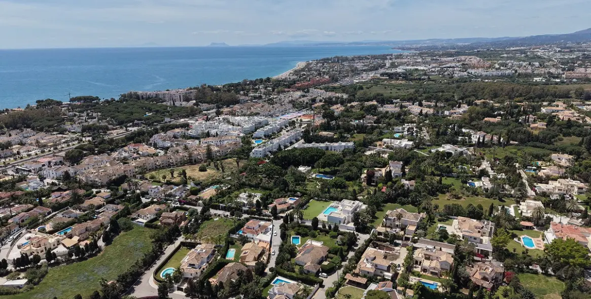 Venta de villa independiente en El Paraiso 24