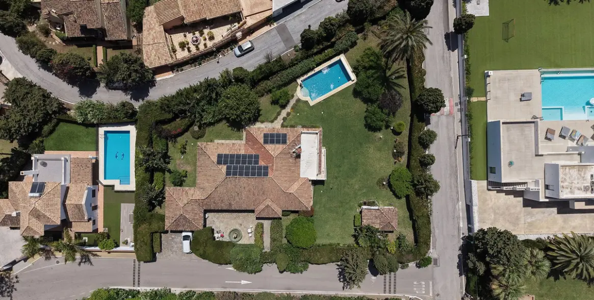 Venta de villa independiente en El Paraiso 27