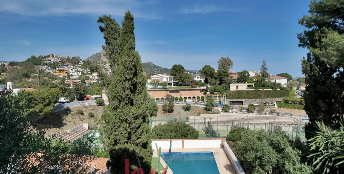 Venta de villa independiente en Cerrado de Calderón - Hacienda Paredes 2