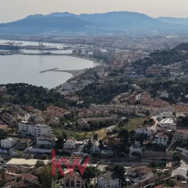 Venta de villa independiente en Cerrado de Calderón - Hacienda Paredes