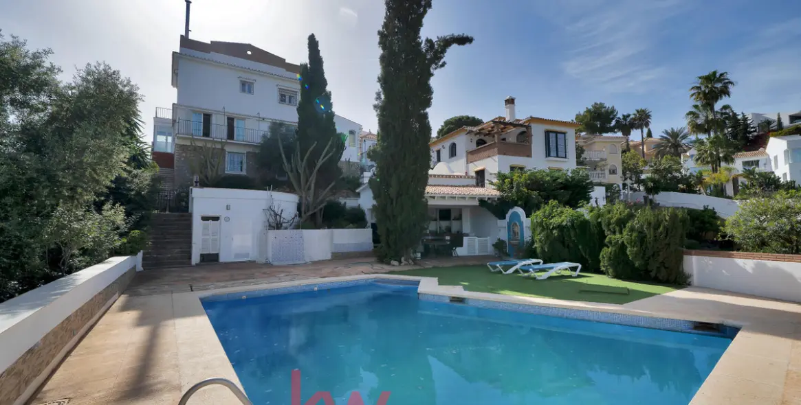 Venta de villa independiente en Cerrado de Calderón - Hacienda Paredes 21
