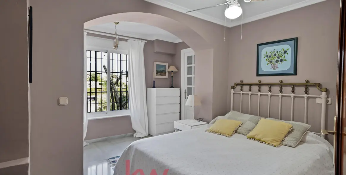 Venta de villa independiente en Cerrado de Calderón - Hacienda Paredes 24