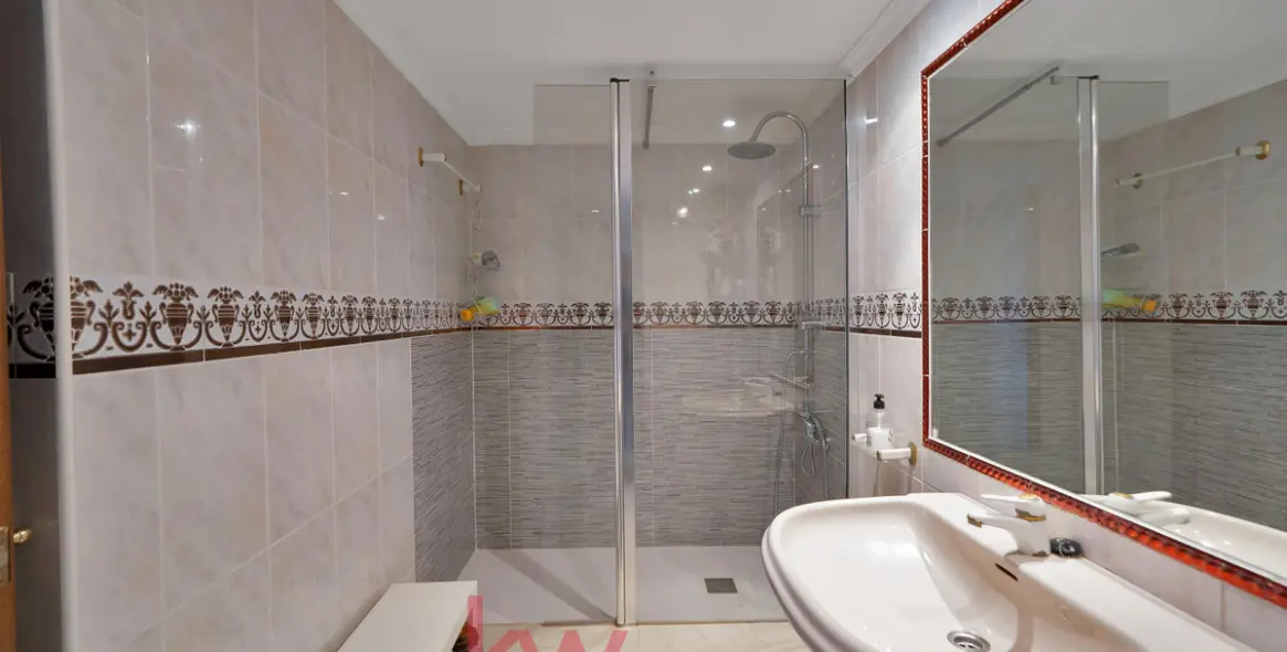 Venta de villa independiente en Cerrado de Calderón - Hacienda Paredes 26