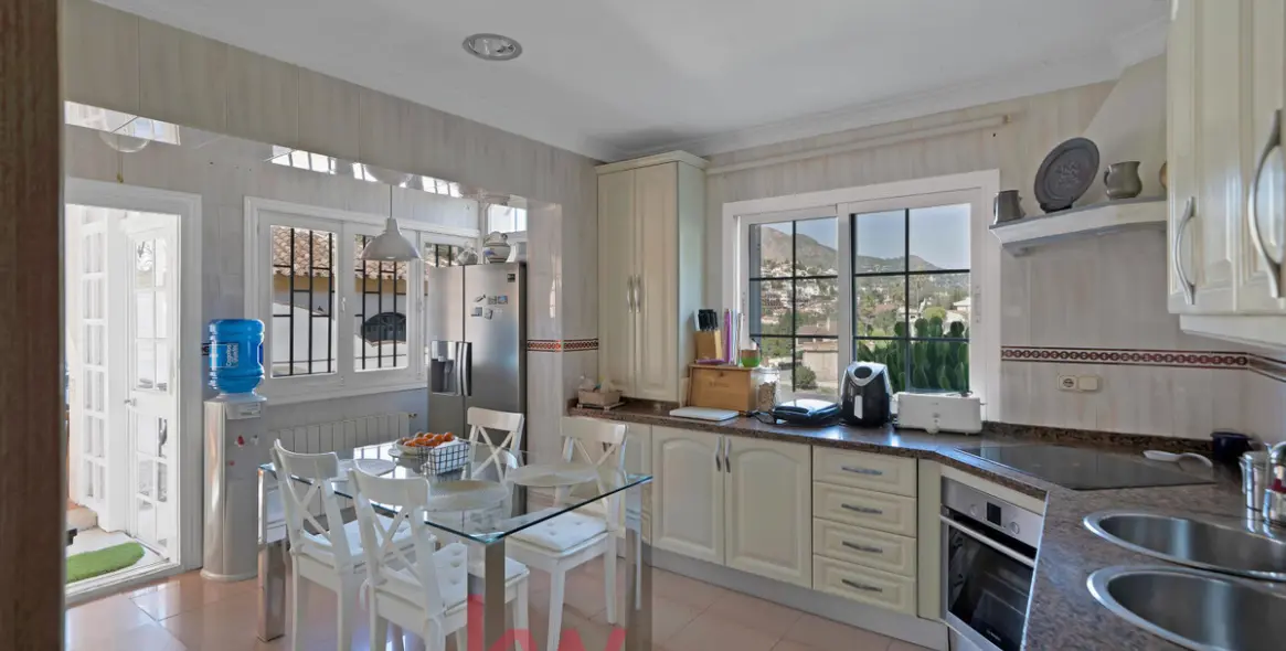 Venta de villa independiente en Cerrado de Calderón - Hacienda Paredes 29