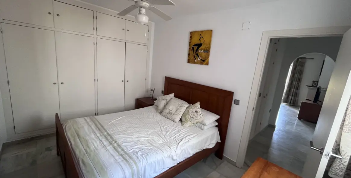 Long-term rent of middle floor apartment in Estepona 5