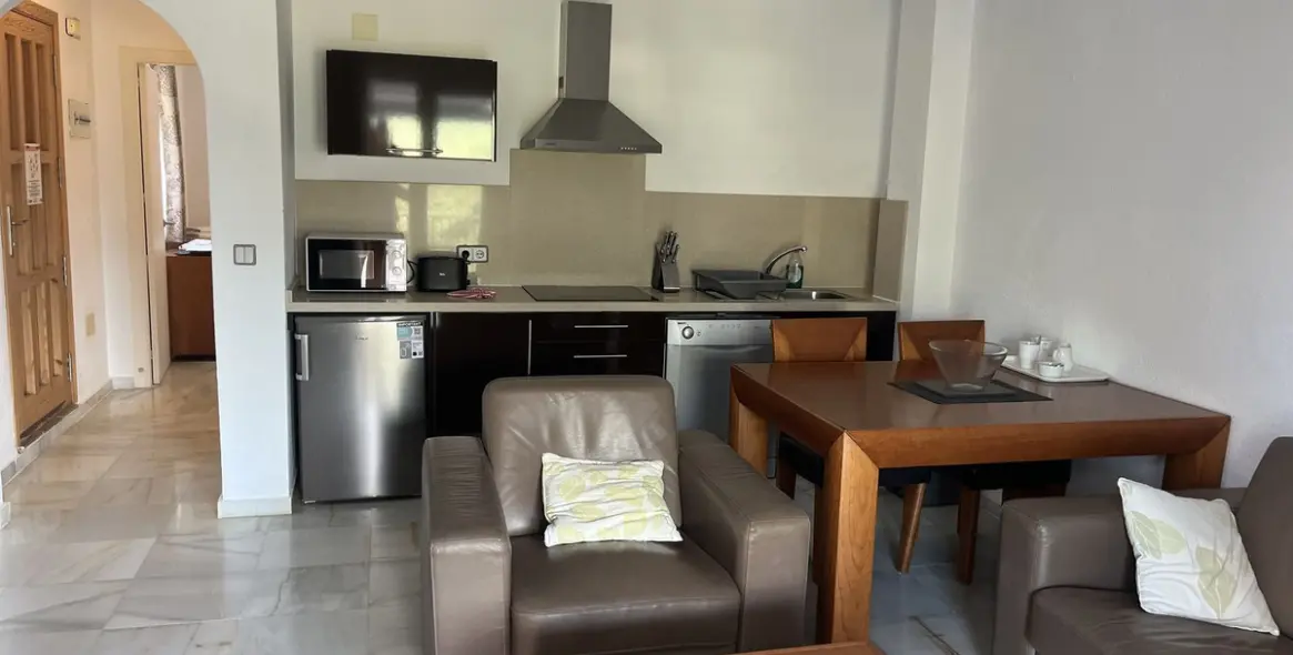 Long-term rent of middle floor apartment in Estepona 6